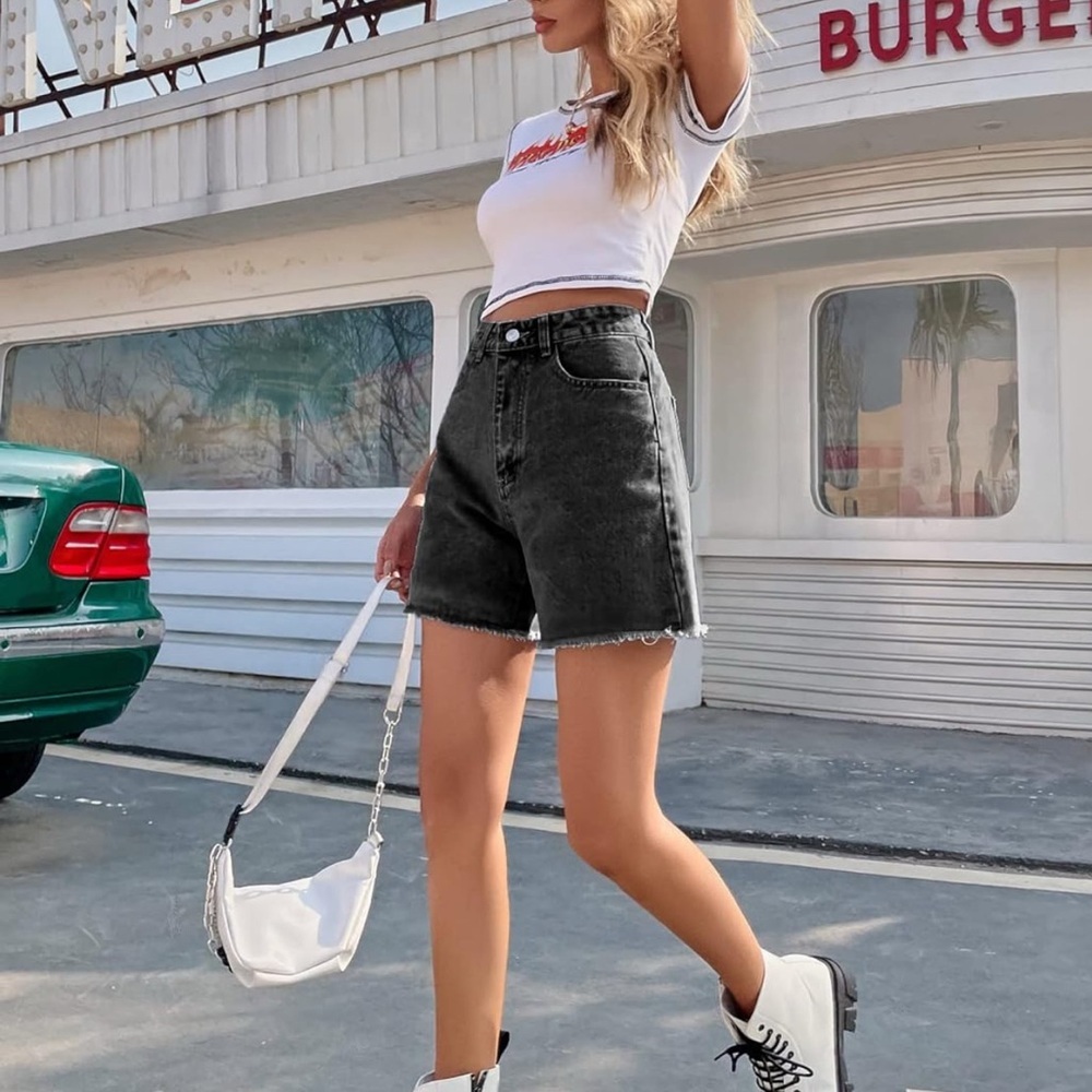 🩵🩵Zara Black Jean Shorts with Distressed Hem🩵🩵 size 4 us